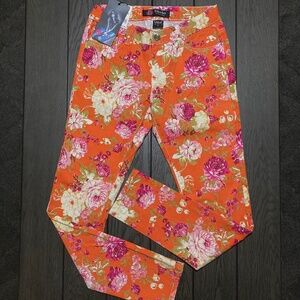 NWT Shylo Floral Jeans